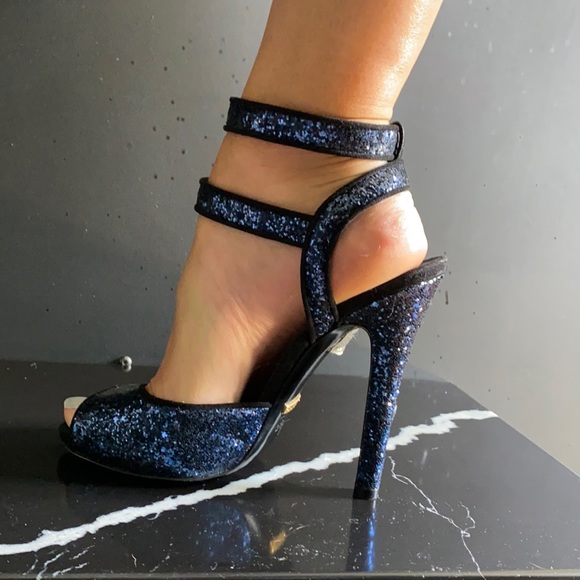Gucci stilettos w blue metallic accent - Picture 2 of 7